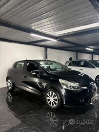 Renault Clio Costume national GPL
