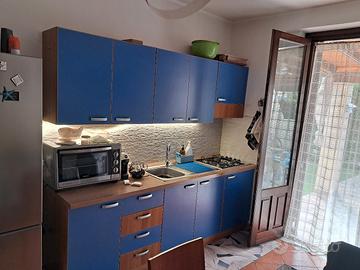 cucina, tavole e sedie 