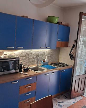 cucina, tavole e sedie 