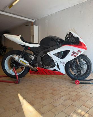 Suzuki gsx-r 750 k7 pista