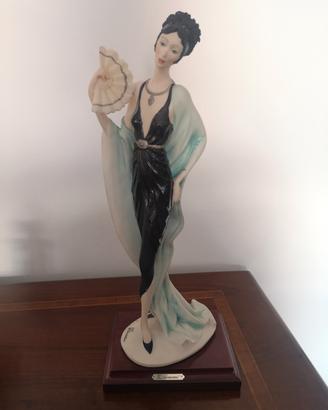 statuetta vintage di Armani