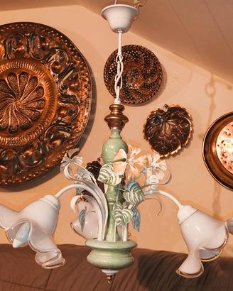 Lampadario stile Maremma decorato a mano.

