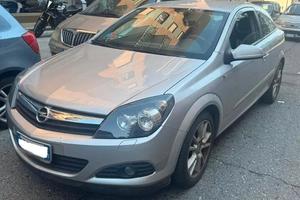 Opel Astra GTC 1.7 CDTI 120CV 3 porte Cosmo