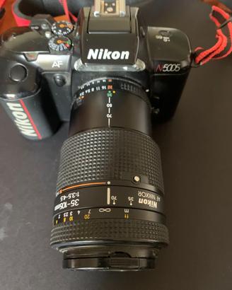Macchina fotografica Nikon N 5005 AF con obiettivo