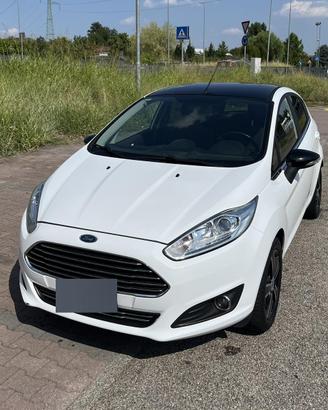 Ford Fiesta 1.4 95 CV GPL Titanium Black & White