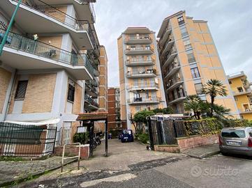 4 LOCALI A TORRE DEL GRECO