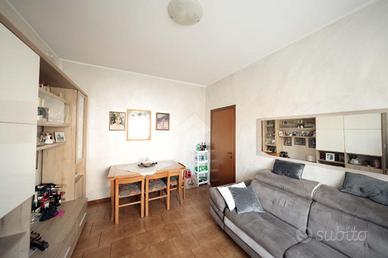 3 LOCALI A VERANO BRIANZA