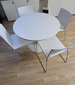 Tavolo rotondo + 4 sedie. Come nuovo