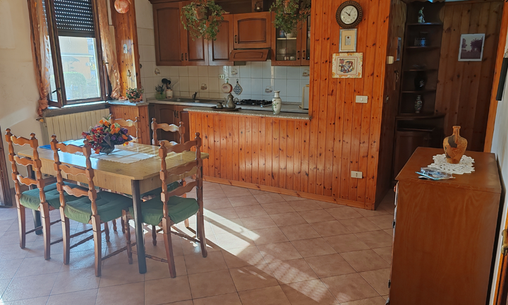 Trilocale box cantina senza spese Mairano privato