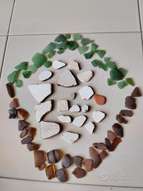 vetrini e ceramiche levigate dal mare 