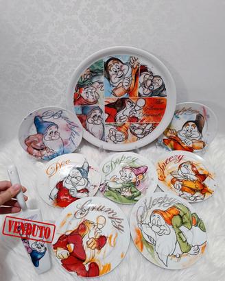 Set Completo di Piatti dei Sette Nani Disney.
