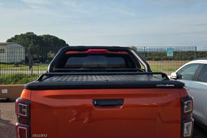 Isuzu D-Max roll bar e copertura cassone