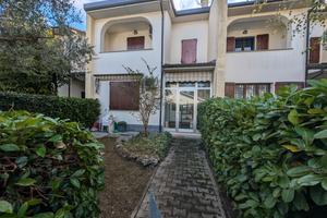 Libera subito villetta a schiera