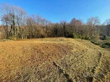 Terreno di 4330 m² a Ello