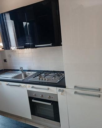 Cucina lineare completa di tutti elettrodomestici 