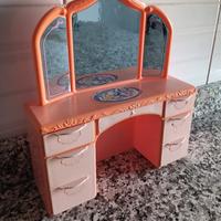 comò con specchio di Barbie 