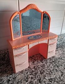 comò con specchio di Barbie 