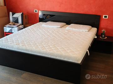 LETTO MATRIMONIALE CON COMODINI E COMÒ