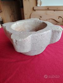 Antico mortaio in marmo del 1800.  Kg. 8,900
