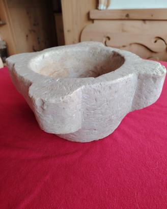 Antico mortaio in marmo del 1800.  Kg. 8,900