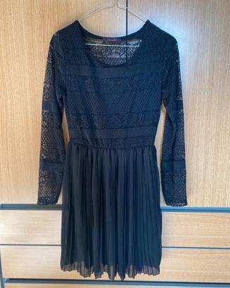 Vestito nero elegante in pizzo ricamato invernale