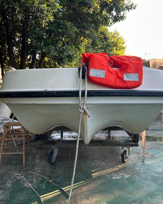 Trimarano 5 metri con Yamaha J  25 hp