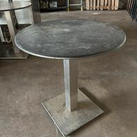 Tavolini rotondi con base rotonda in metallo