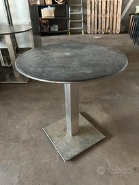 Tavolini rotondi con base rotonda in metallo