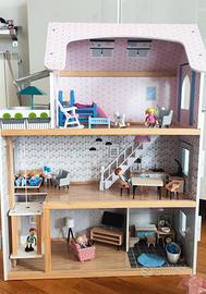 grande casa delle  bambole con arredi e personaggi