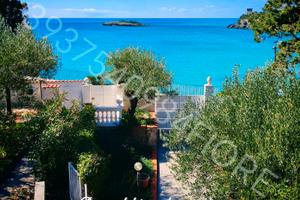 Villa a picco sul mare con 500mq di giardino