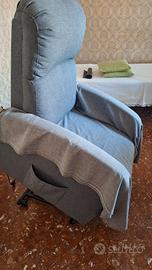 poltrona reclinabile con alzapersona