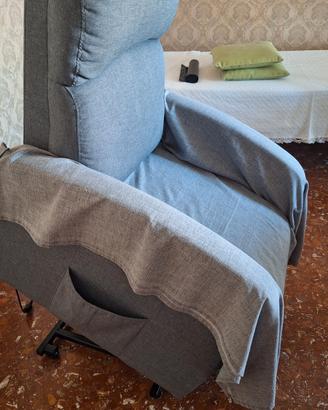 poltrona reclinabile con alzapersona