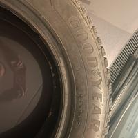 Gomme invernali Goodyear Ultragrip 185/60R15