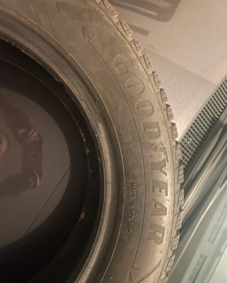 Gomme invernali Goodyear Ultragrip 185/60R15