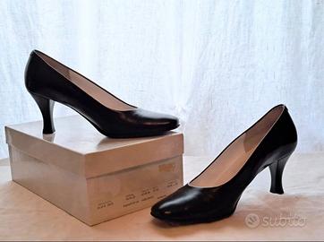 Scarpe nere in pelle