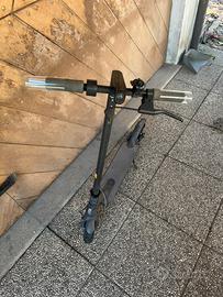Monopattino elettrico Xiaomi Mi Scooter Essential
