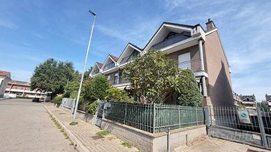 Villetta a schiera di 220 m² con 4 locali e box au