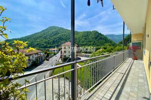 APPARTAMENTO RISTRUTTURATO CON TRE CAMERE A LANZO