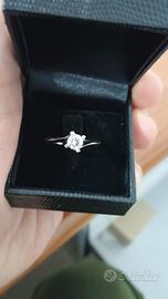 anello solitario oro 18kt e diamante naturale 