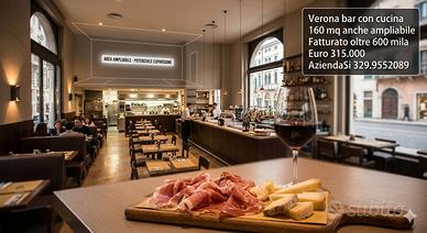 8R ristorante, bar eventi, possibilità muri