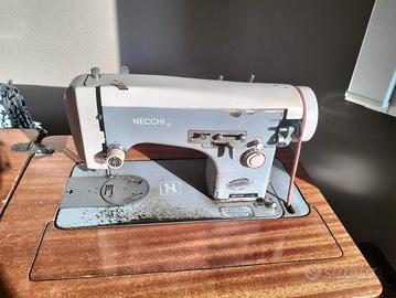 Macchina da cucire Necchi Type 512 + mobile