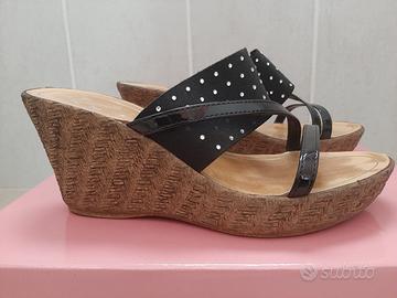 Sandali neri con zeppa