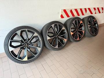 SET  CERCHI 19 ORIGINALI  AUDI A3 8Y + PNEUMATICI