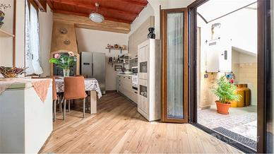 Casa indipendente in zona servita a Monserrato