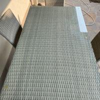 Tavolo in vetro e 4 sedie da giardino