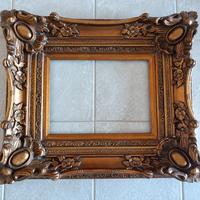 Cornice grande con lavorazione in rilievo 