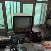 Televisore vintage a valvole