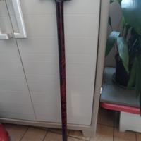 Bastone da passeggio in legno lavorato mai usato