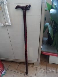 Bastone da passeggio in legno lavorato mai usato