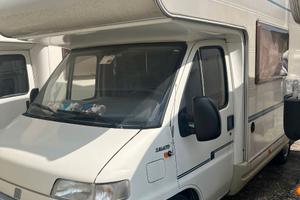 camper MC Louis Mansardato 560    7 posti